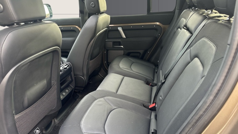 Land Rover Defender 3.0 D250 X-Dynamic SE 110 5dr Auto Diesel Estate